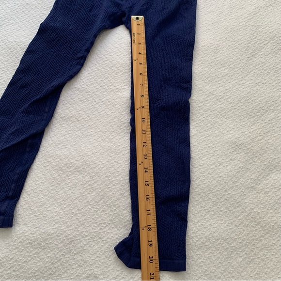 Free People Movement Good Karma Tile Textured two piece leggings and bra set - Picture 10 of 16